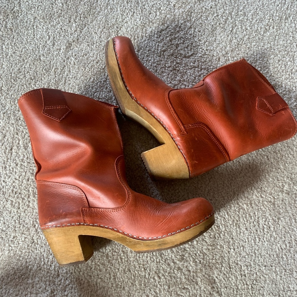 Clog boots in excellent condition